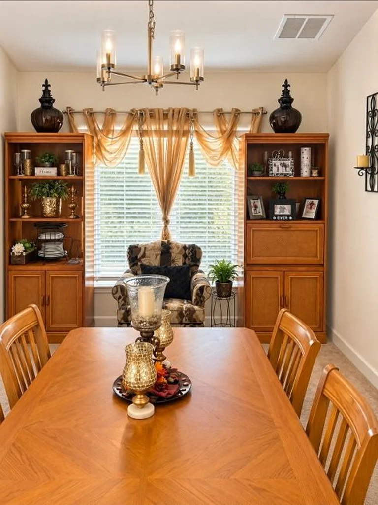Decluttered dining room